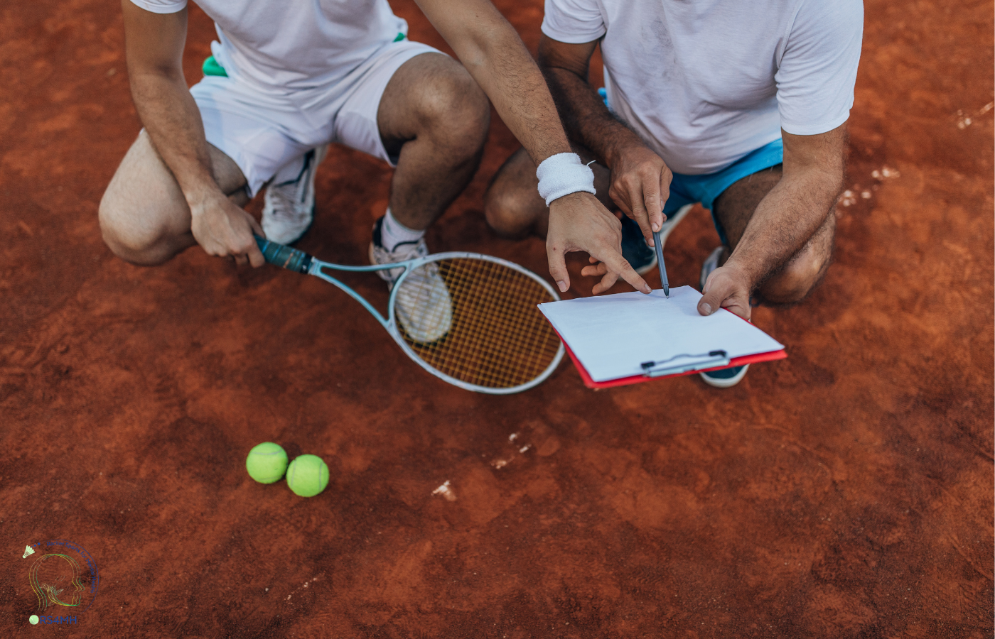 Неозаглавен дизайн (28) copy Coach and athlete collaboration during racket sports training session